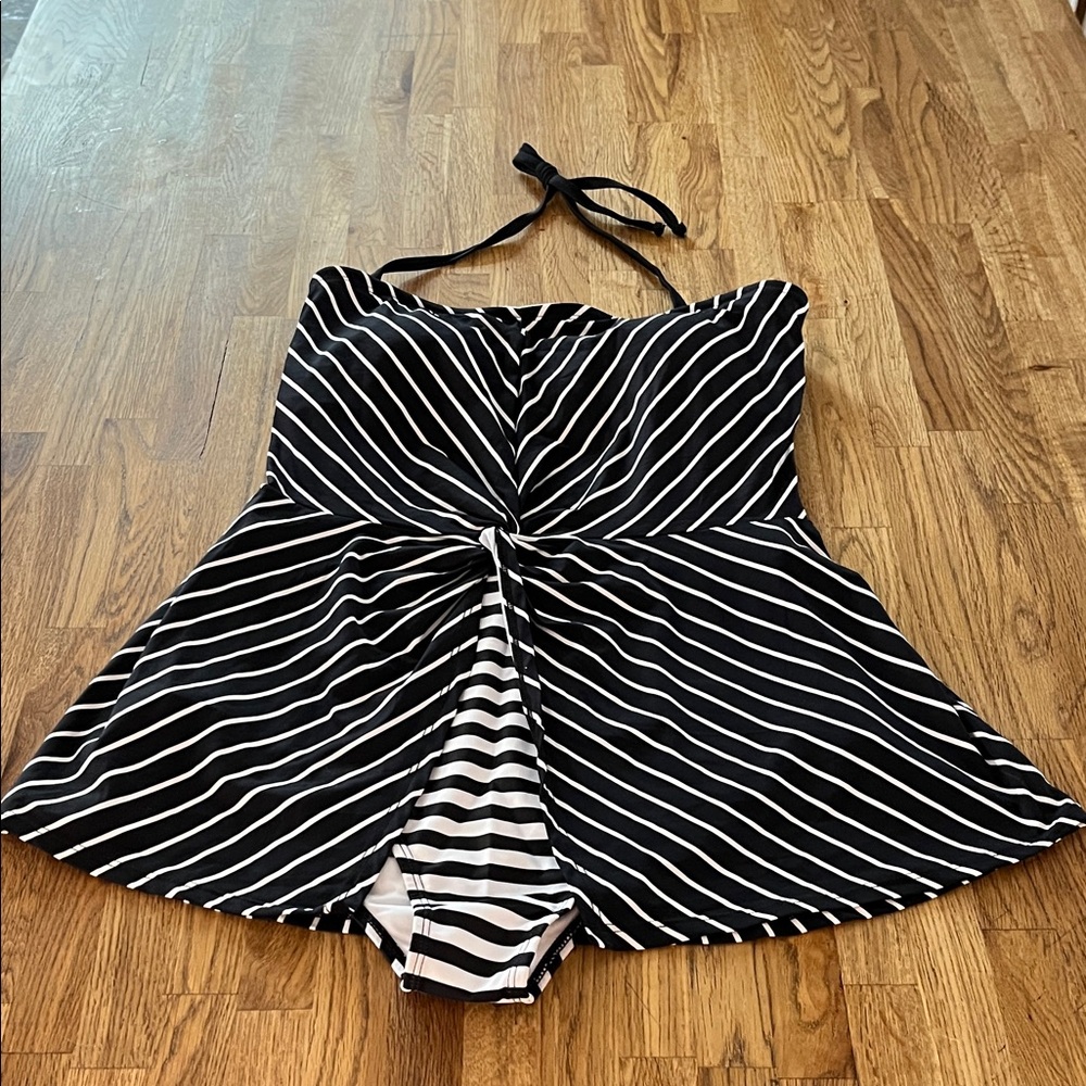 NWOT Venus Black and White Striped Two-Piece Swimsuit